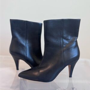 Vince Camuto Classic Black Leather Pointed-Toe Ankle Boots size 7.5M/38